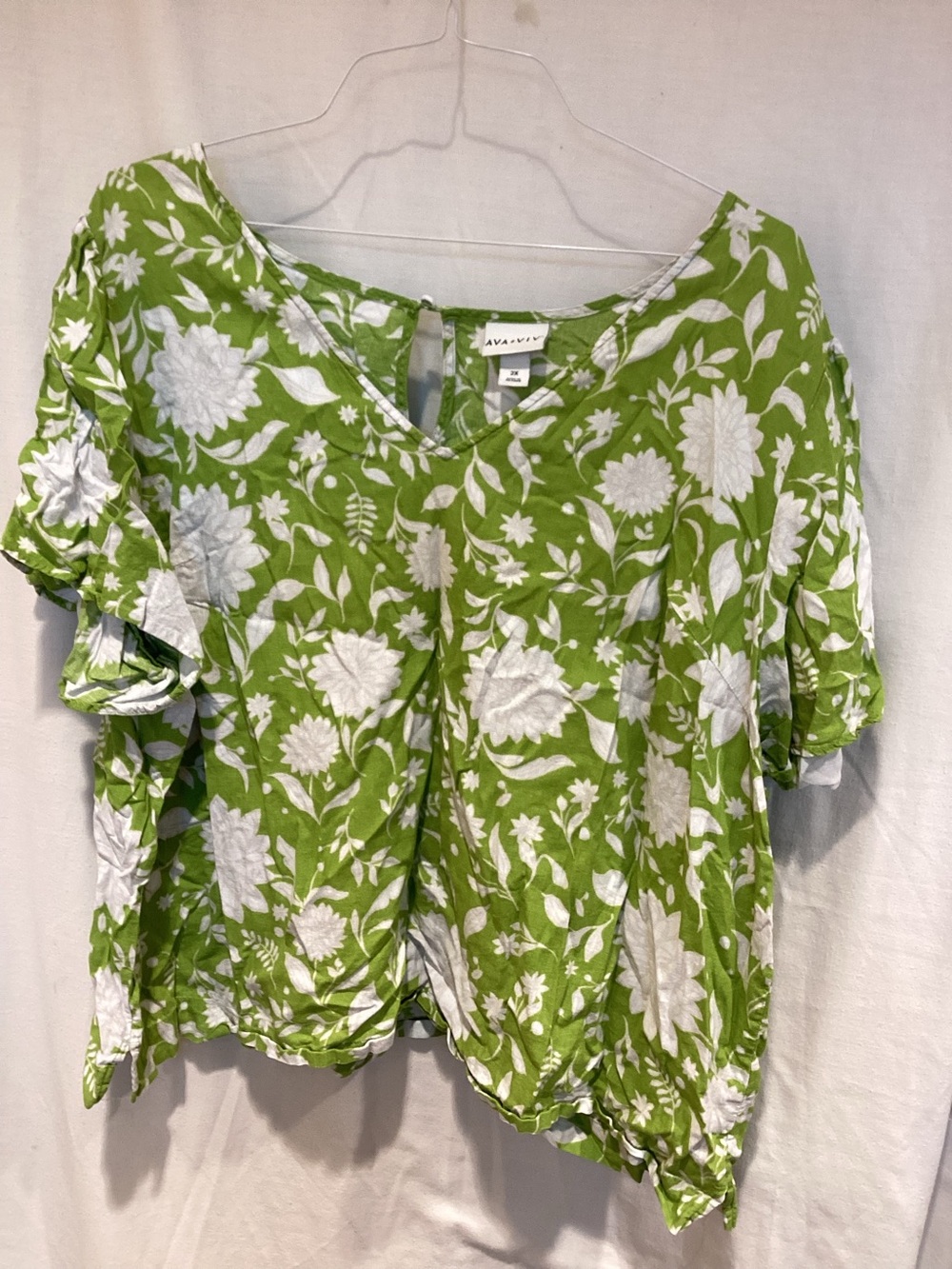 Ava & Viv Green Floral V-Neck Blouse